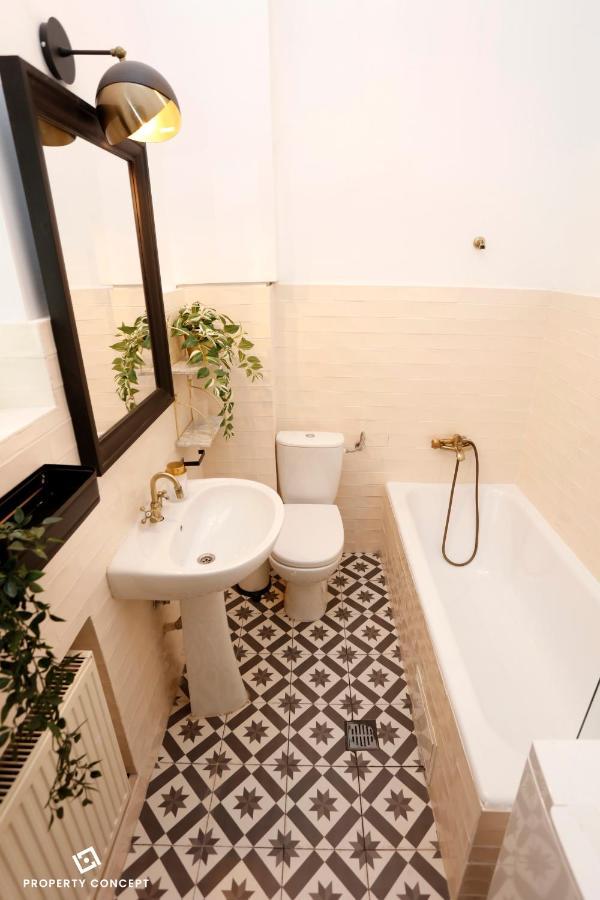 Bohemian Central Concept Studio Boekarest Buitenkant foto